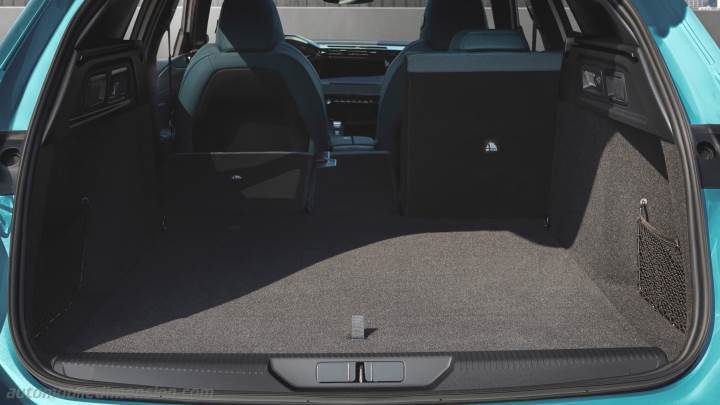 Peugeot 308 SW 2022 boot space