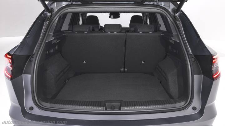 Renault Austral dimensions, boot space and electrification