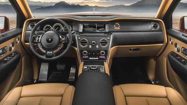 Rolls-Royce Cullinan 2019 dashboard