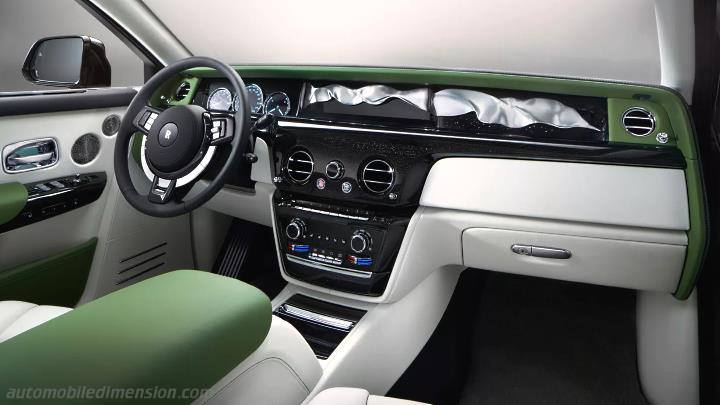 Rolls-Royce Phantom Extended 2018 dashboard