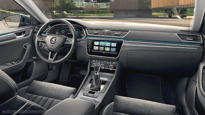 Skoda Superb 2019 dashboard