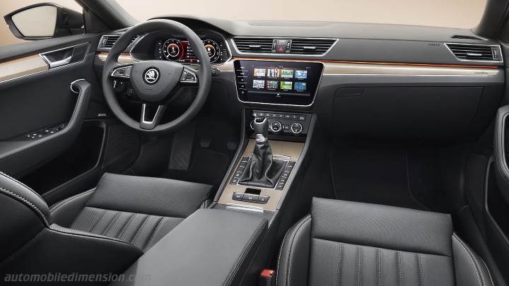 Skoda Superb Combi 2019 instrumentbräda