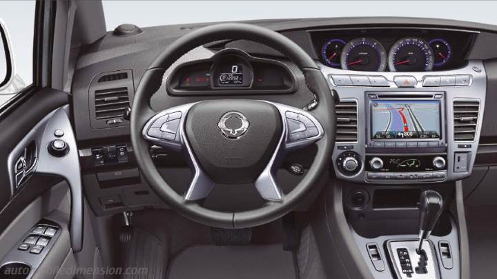 SsangYong Rodius 2013 dashboard