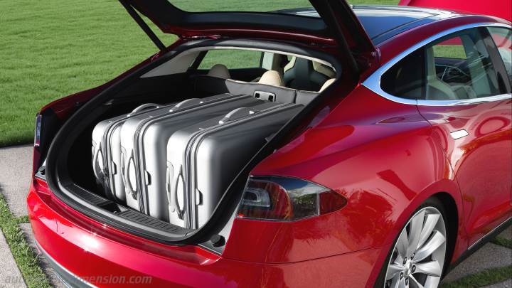 Tesla Model S 2013 boot space