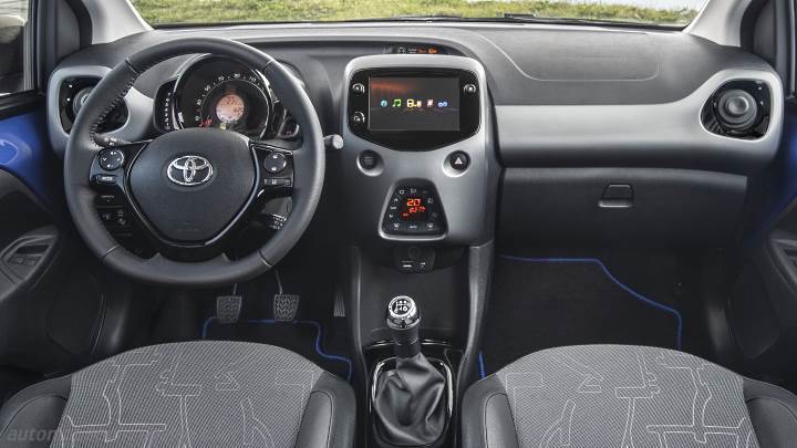 Toyota Aygo 2018 dashboard