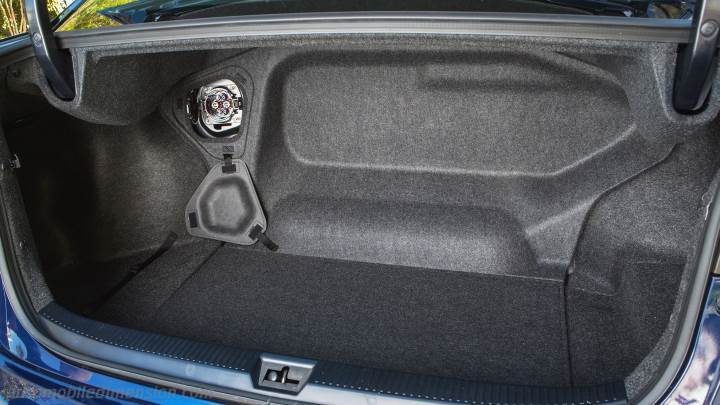 Toyota Mirai 2016 bagageutrymme