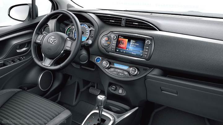 Toyota Yaris 2014 dashboard