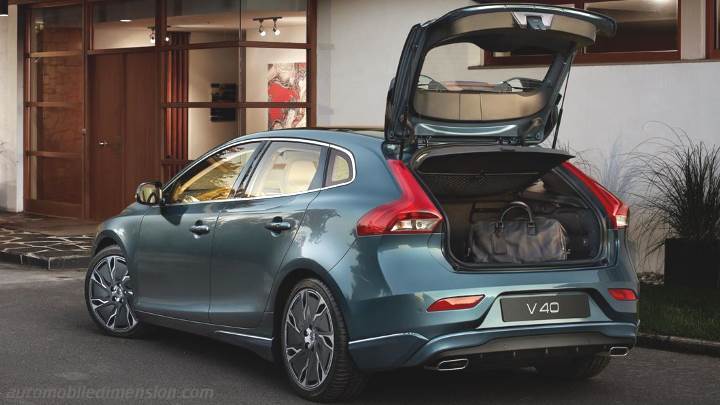 Volvo V40 2016 boot space