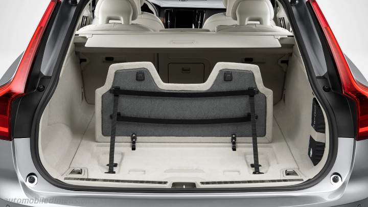 Volvo V90 Cross Country 2017 boot space