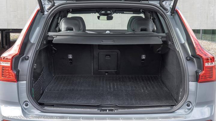Volvo XC60 2021 boot space